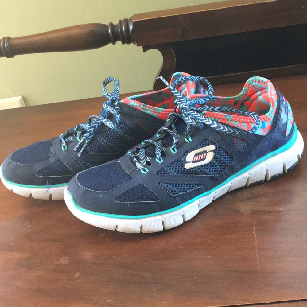 Sketchers relaxed fit memory foam tennis shoes